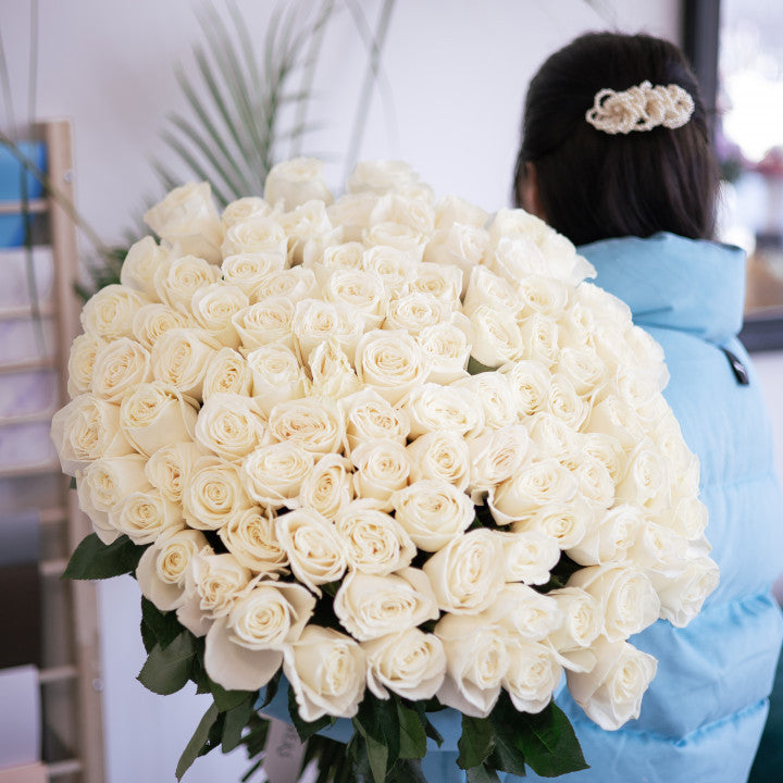 101 White Roses